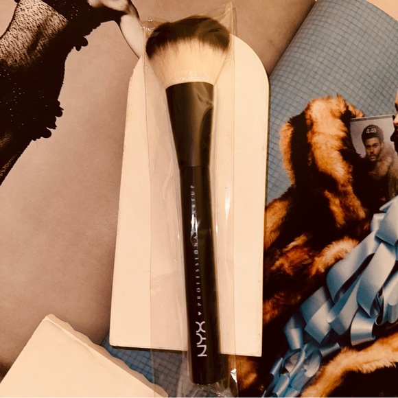 NYX PRO Brush 2 - Picture 3 of 3